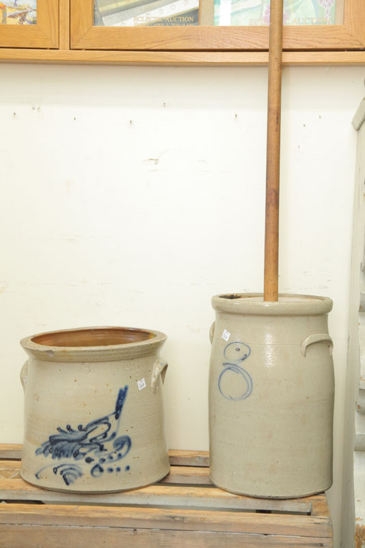 STONEWARE GROUP: CROCK WITH
