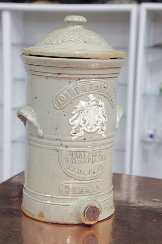 STONEWARE LIDDED WATER FILTER