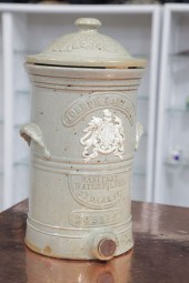 STONEWARE LIDDED WATER FILTER
