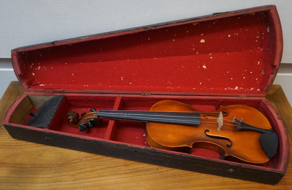 STRADIVARIUS REPLICA VIOLIN WITH