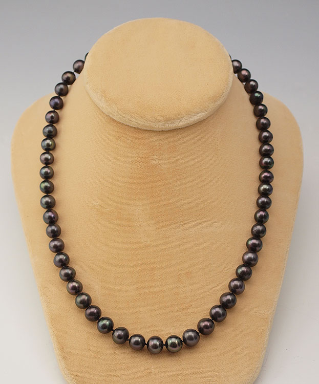 STRAND OF BLACK PEARLS: Strand of