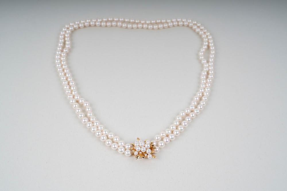 STRAND OF CULTURED PEARLS WITH 18