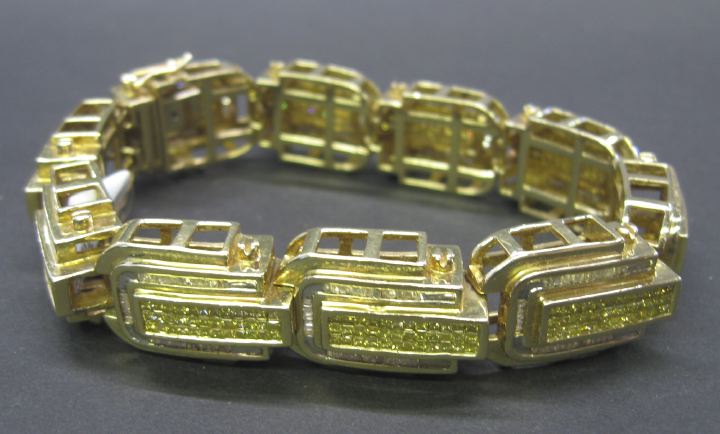 Striking Fourteen-Karat Yellow Gold