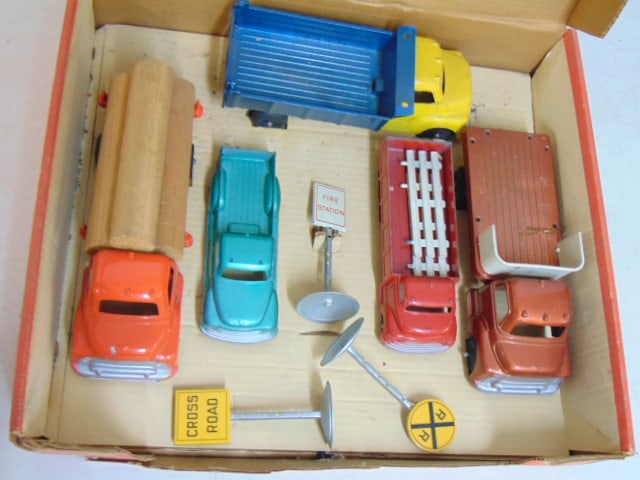 STRUCTO TOYS NO. 95 TRUCK SET IN