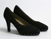 Studded Yves Saint Laurent pum