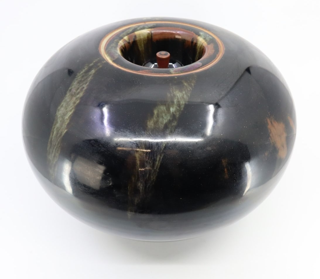 STUDIO ART PORCELAIN JAR,