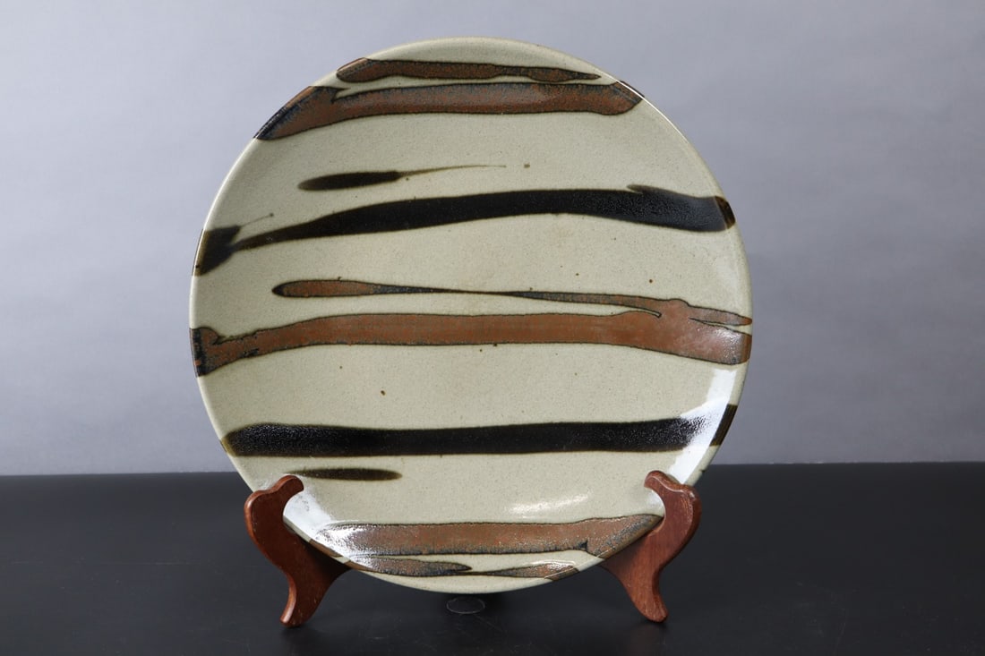 STUDIO ART POTTERY CHARGER STYLE OF