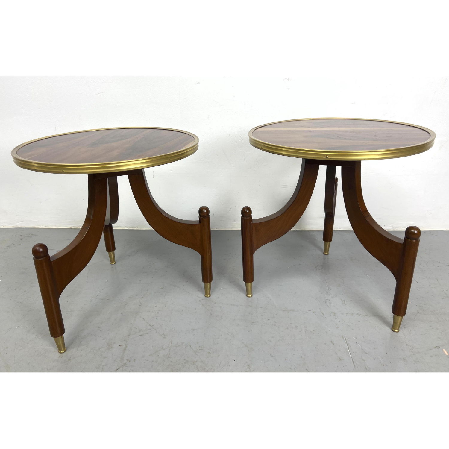 Stylish Decorator Modernist Side