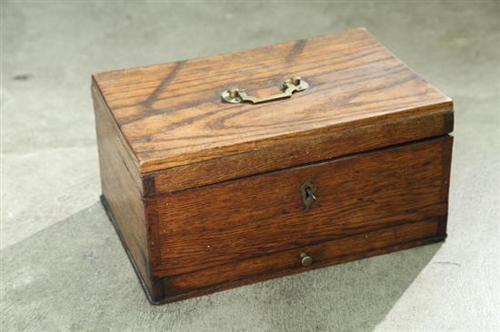 SUGAR BOX. Oak box with hinged lid