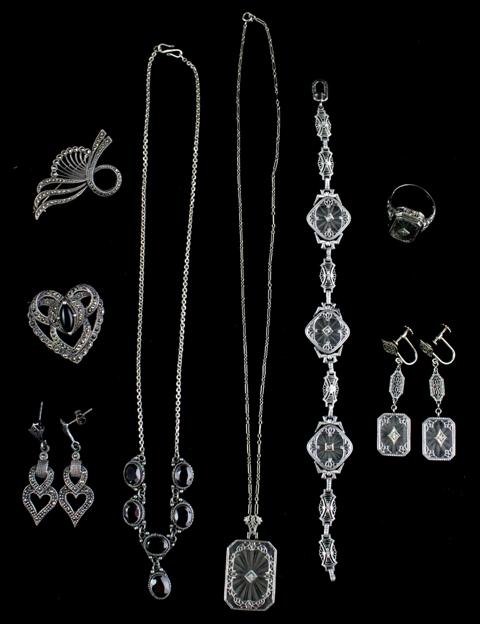 SUITE OF WHITE GOLD DIAMOND AND