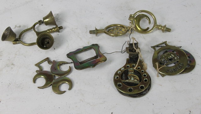 Sundry loose horse brasses horse