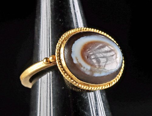 SUPERB ROMAN GOLD RING W/ EYE AGATE