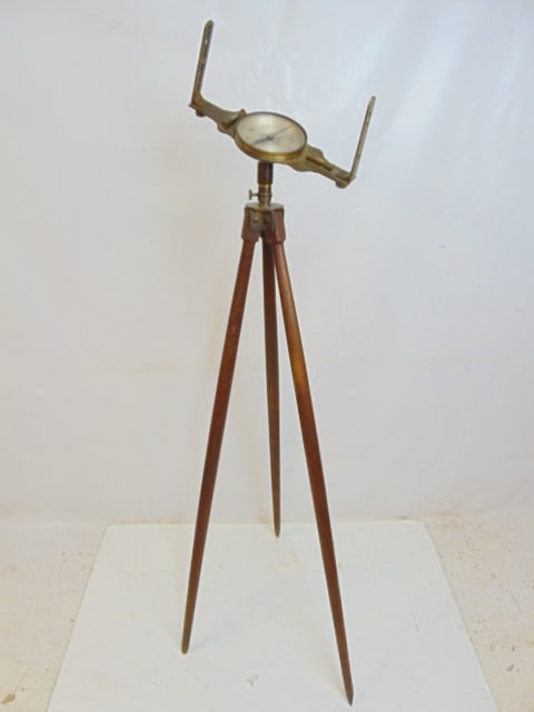 SURVEYOR'S VERNIER COMPASS ON