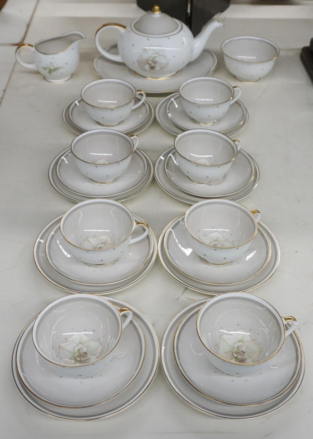 SUSIE COOPER 28-PIECE PORCELAIN TEA