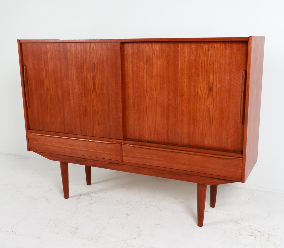 SWEDISH TEAK HIGHBOARD W/ DRYBAR C.