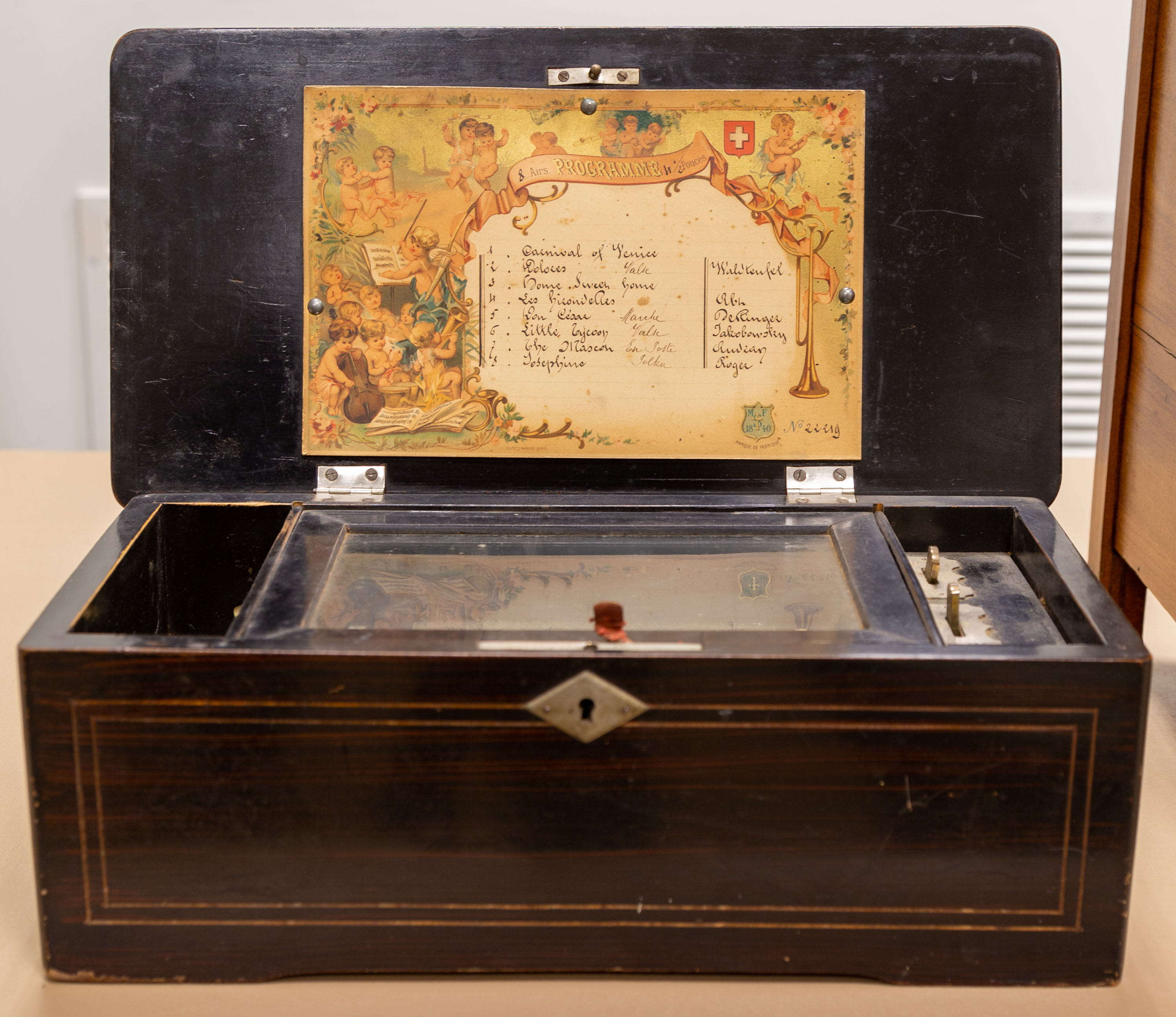 SWISS MUSIC BOX Swiss Music Box