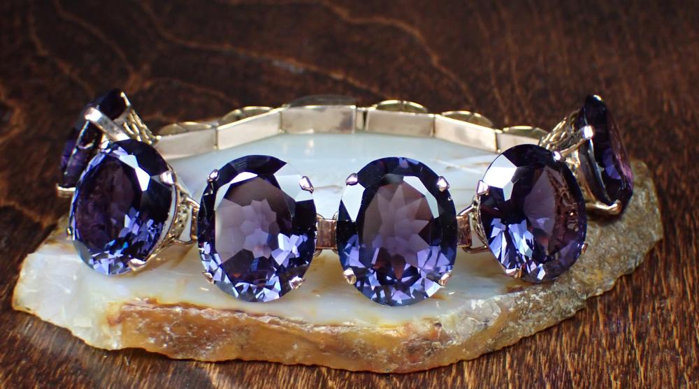 SYNTHETIC ALEXANDRITE AND GOLD