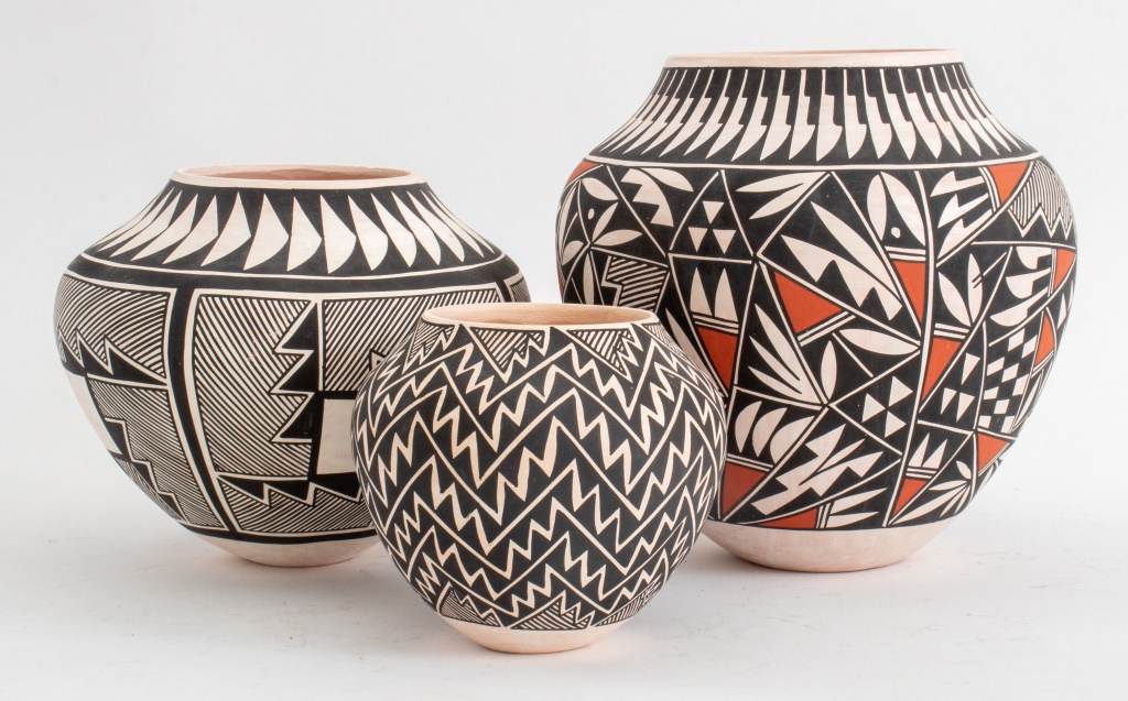 T. SAL GROUP OF ACOMA SEED POTS,