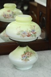 TABLE LAMP. Yellow milk glass