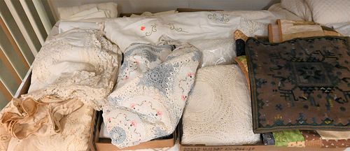 TABLE LOT OF LINENTable Lot of