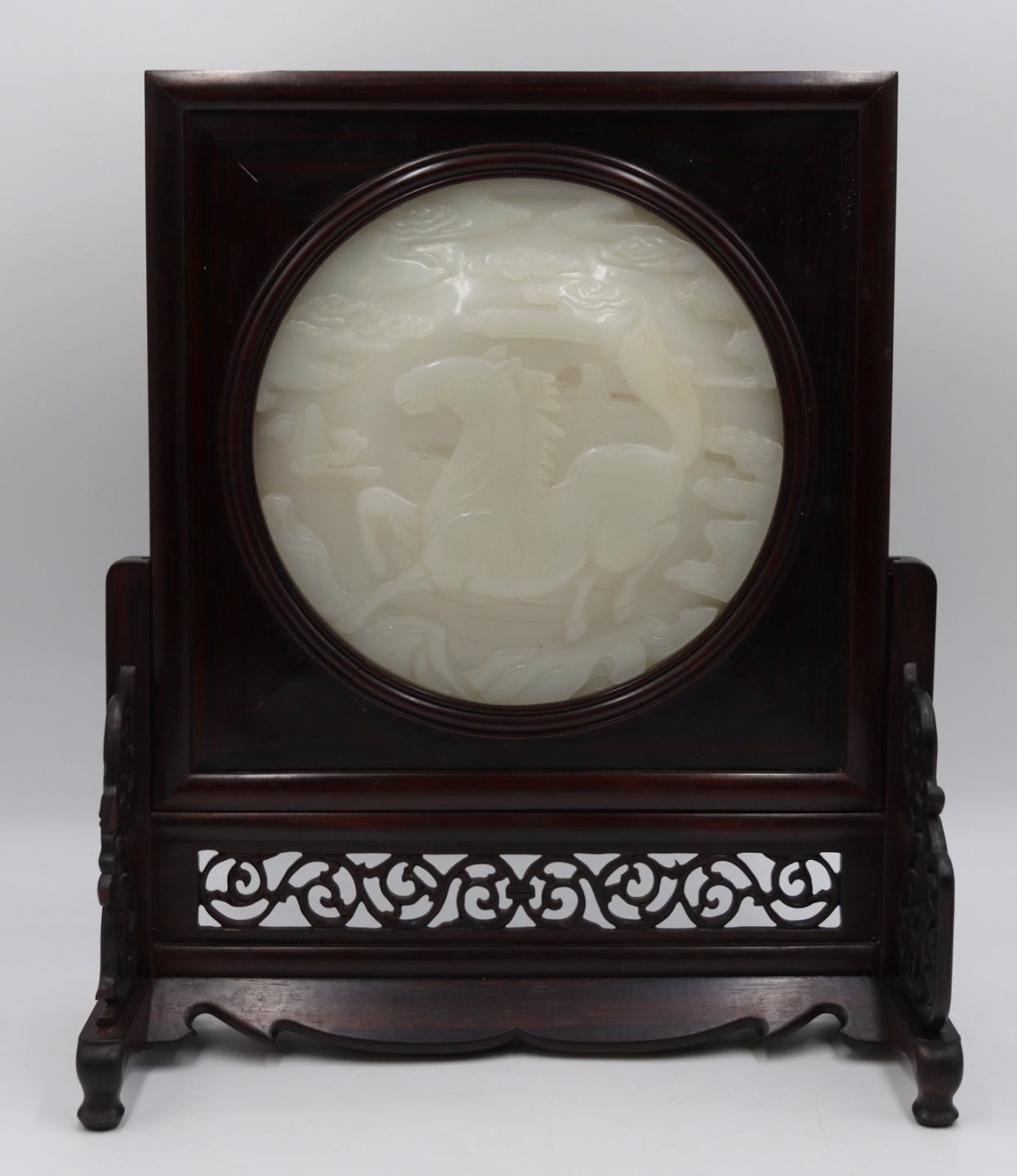 TABLE SCREEN JADE CARVING OF A