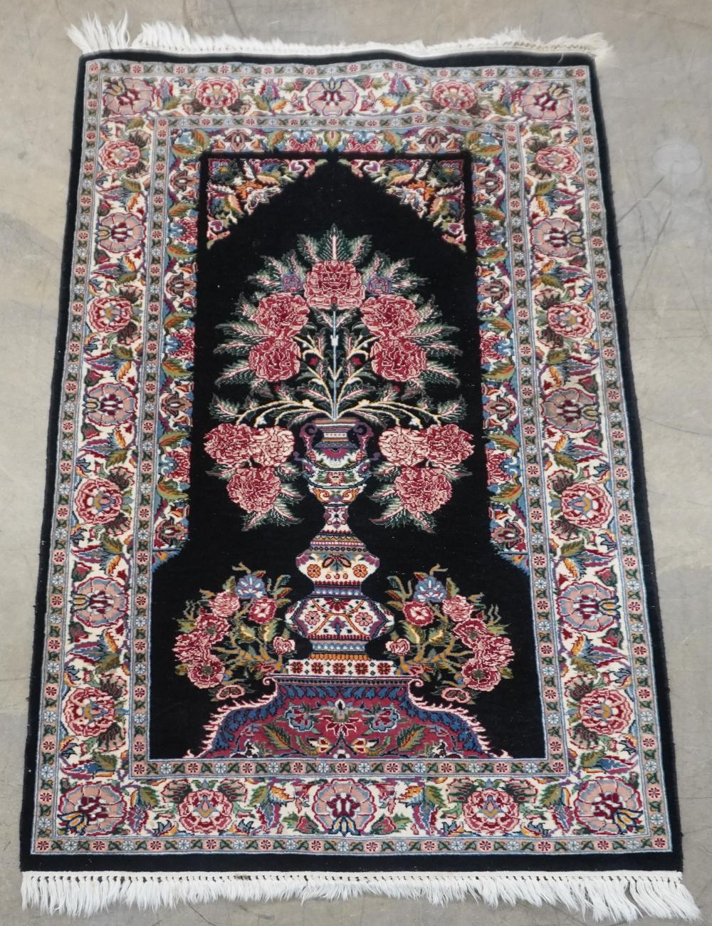 TABRIZ RUG, 3 FT 11 IN X 3 FTTabriz