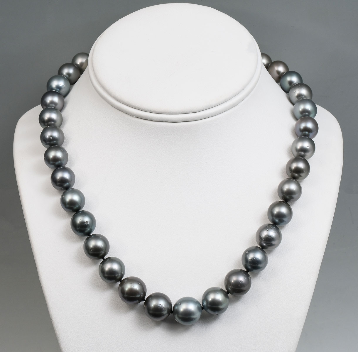 TAHITIAN BLACK CULTURED PEARL