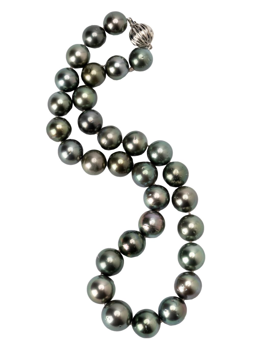 TAHITIAN GRADUATED BLACK PEARL