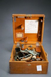 TAMAYA & CO SEXTANT WITH OAK C