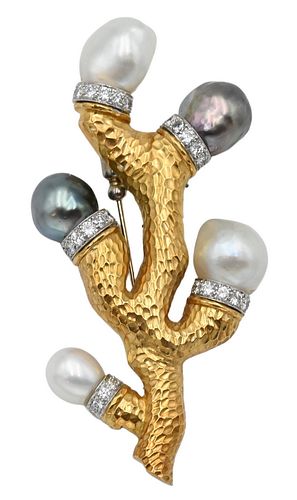 TAMBETTI 18 KARAT GOLD BROOCH, IN