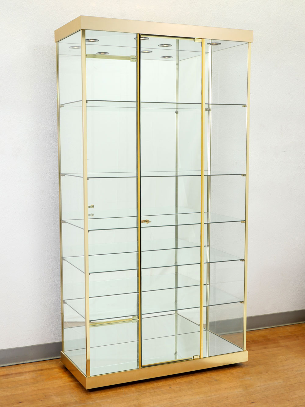 TECHNO LIGHTED GLASS DISPLAY