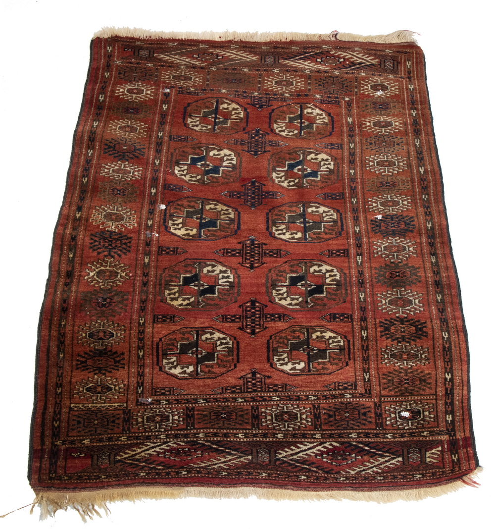 TEKKE BOKHARA RUG (2'10" X 3'9")