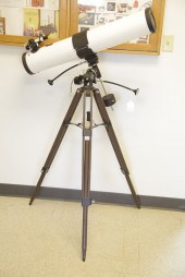 TELESCOPE. With clock drive. O