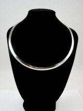 TEN KARAT GOLD REVERSIBLE OMEG