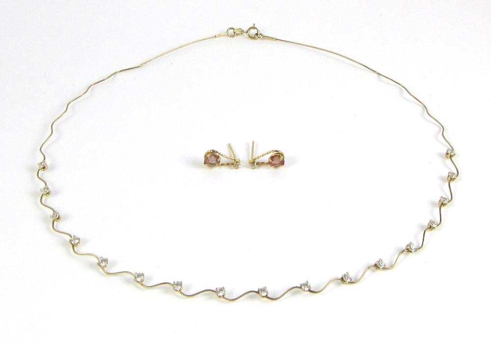 TEN KARAT YELLOW GOLD NECKLACE