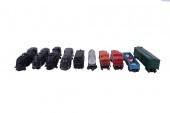 TEN LIONEL TRAIN PIECEScompris