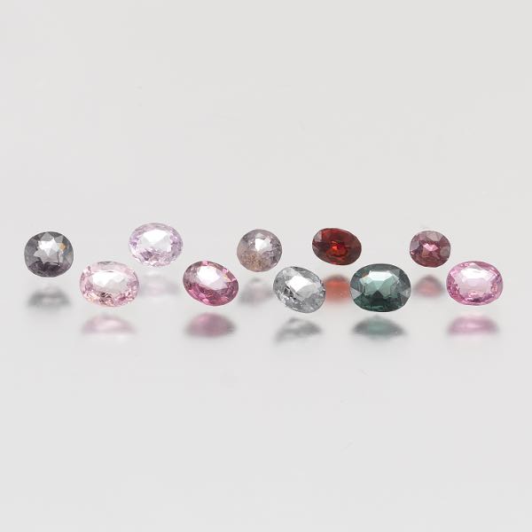 TEN UNMOUNTED 10.00 CARAT TOTAL