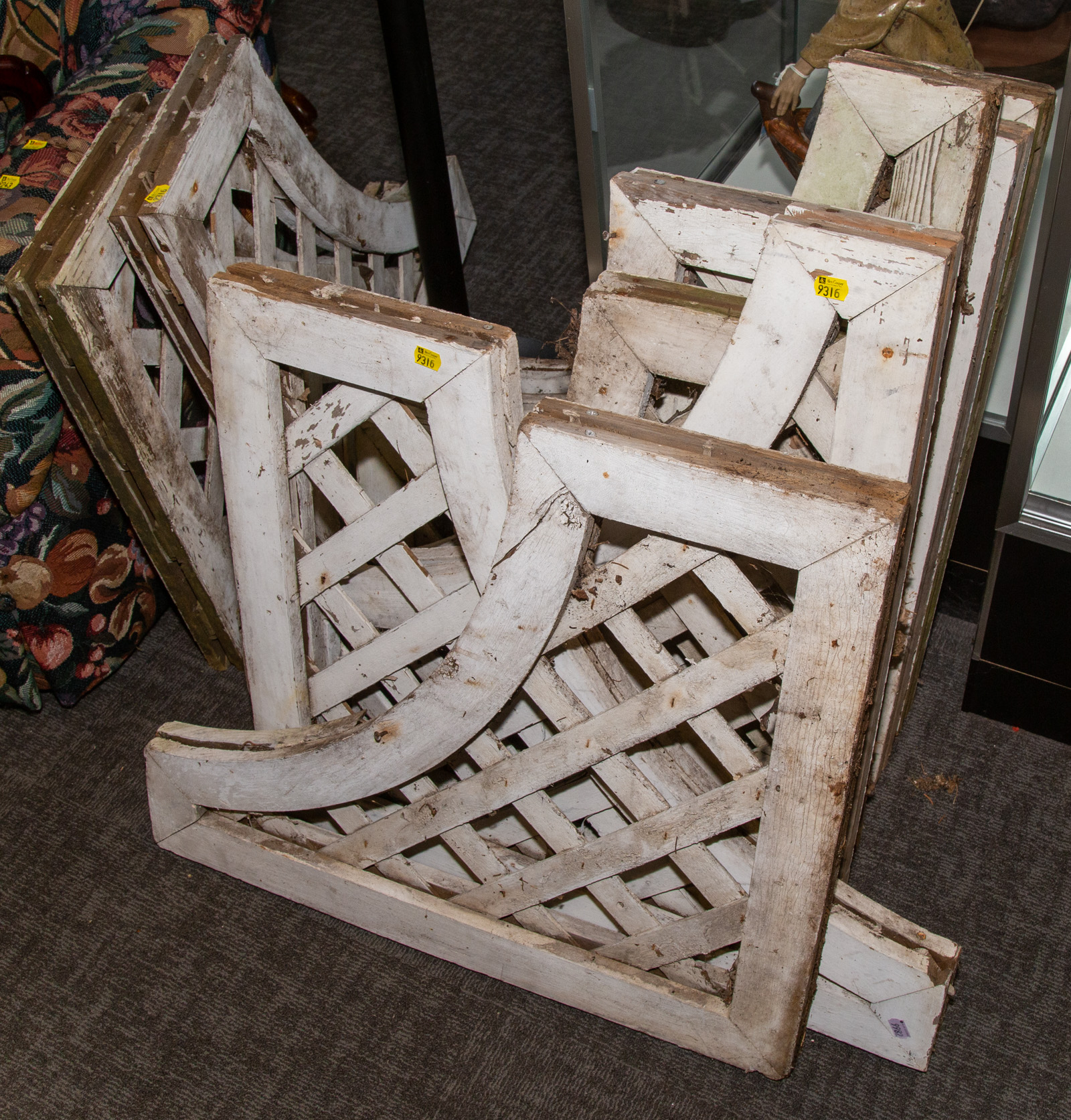 TEN WOODEN LATTICE CORNER