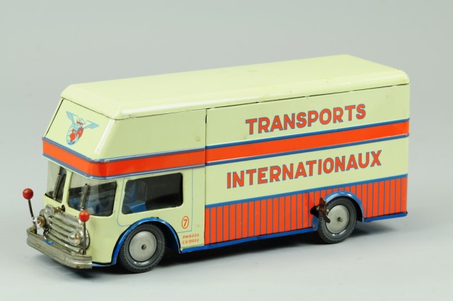 TERMINAL TRANSPORT VAN Joustra