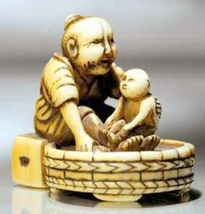 antique ivory Japanese netsuke 19thC