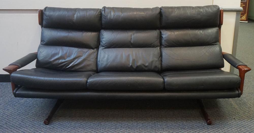 TESSA FURNITURE CO. MID-CENTURY