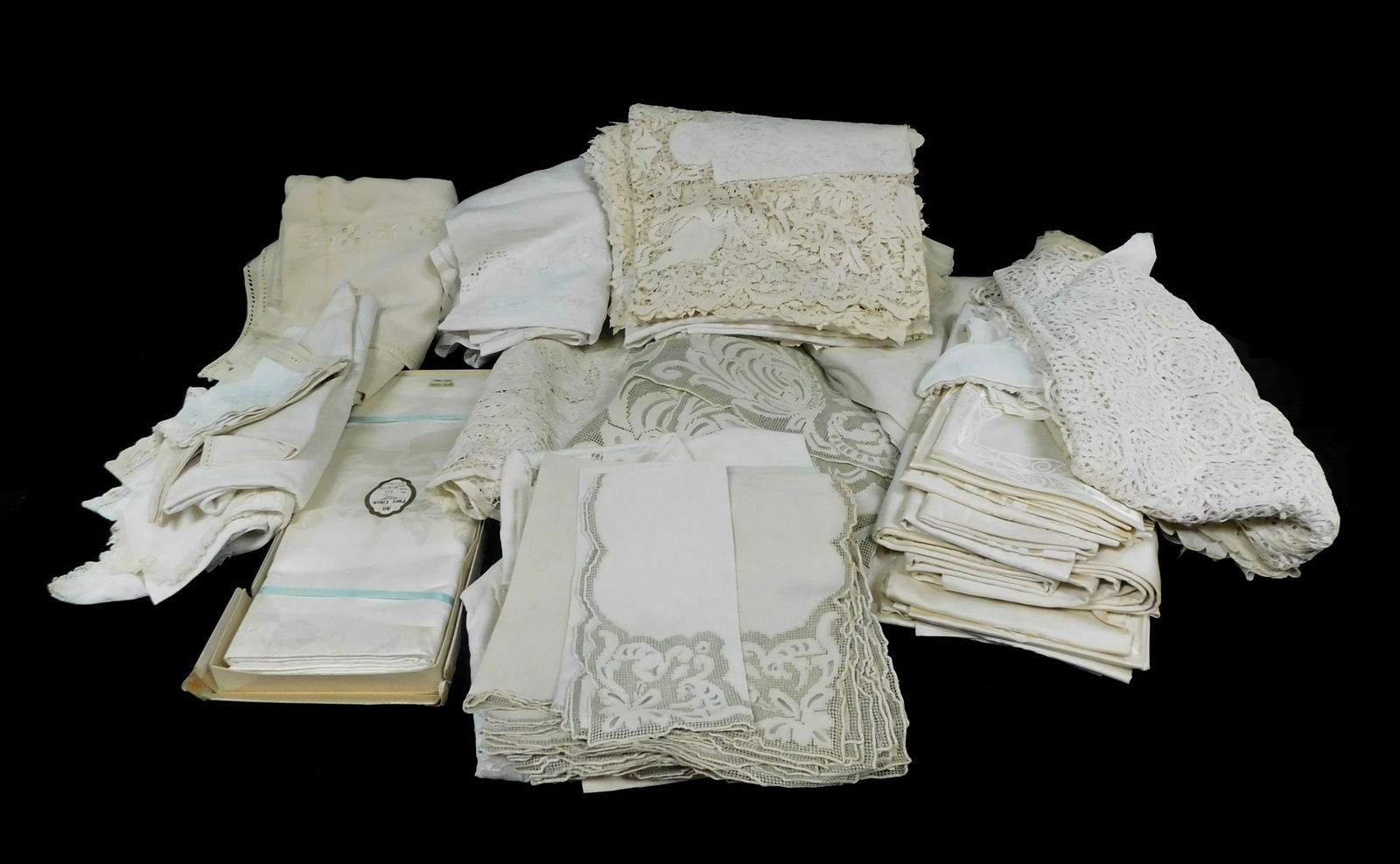 TEXTILES: LARGE LOT OF ASSORTED