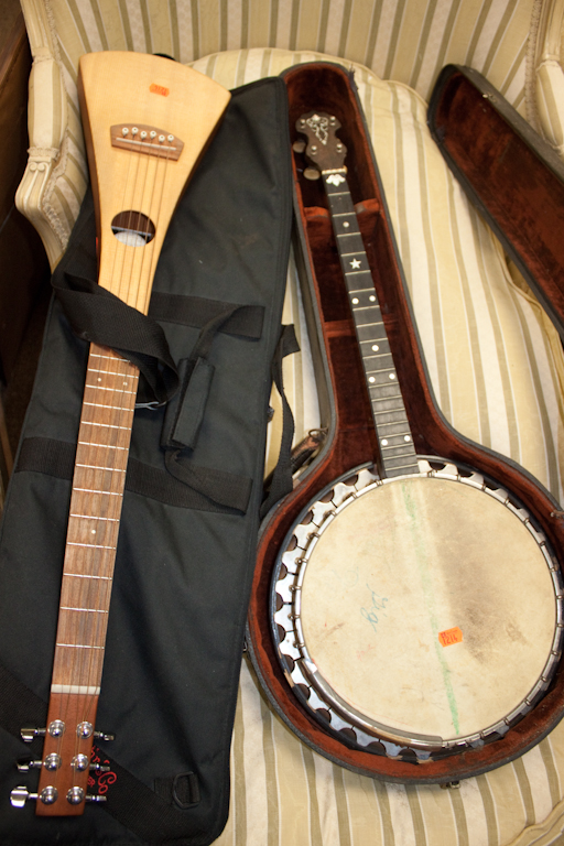''The Back Packer'' guitar with