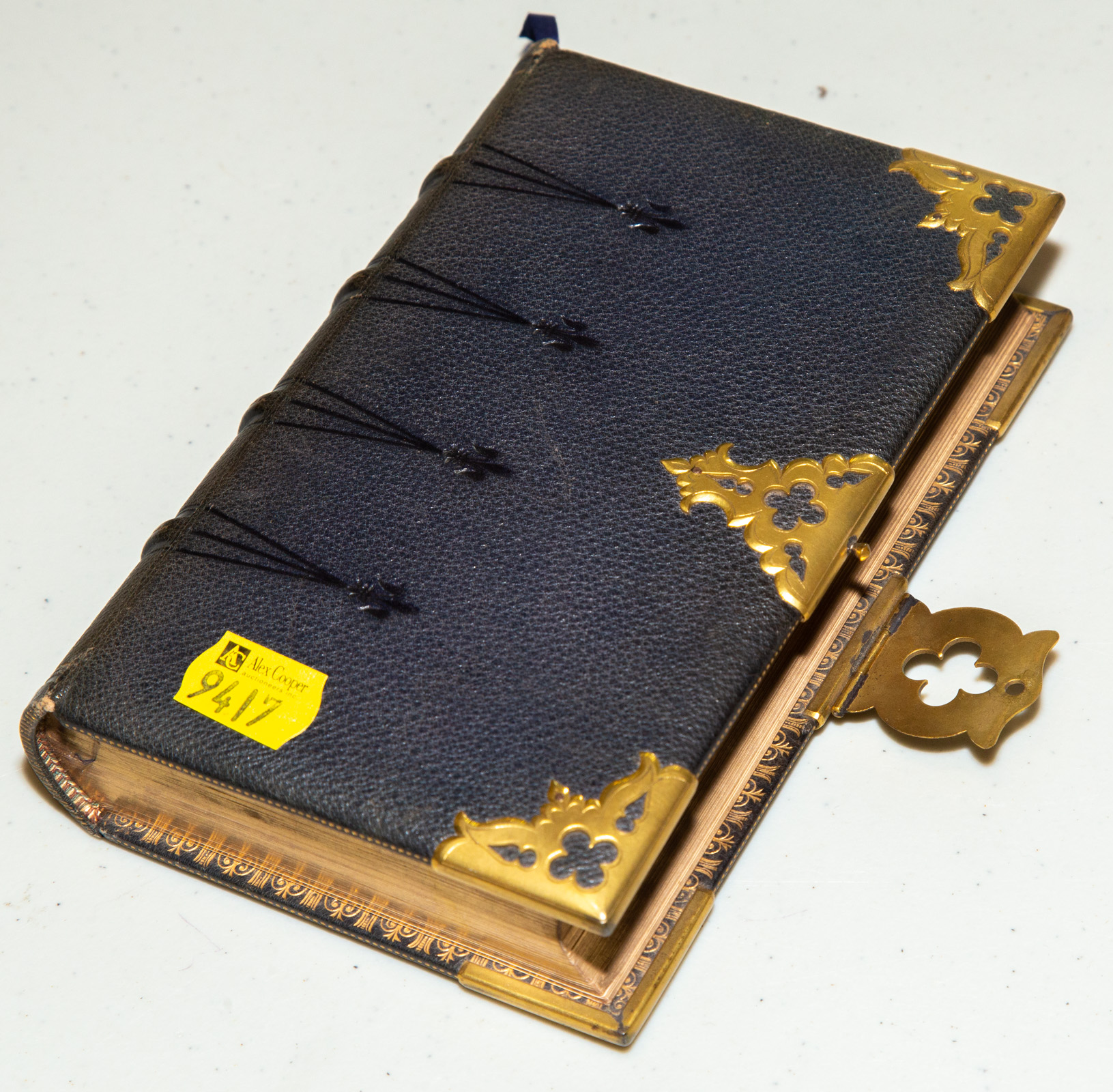 THE BOOK OF COMMON PRAYER &