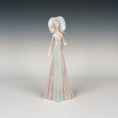 THE DEBUTANTE 1431 - LLADRO