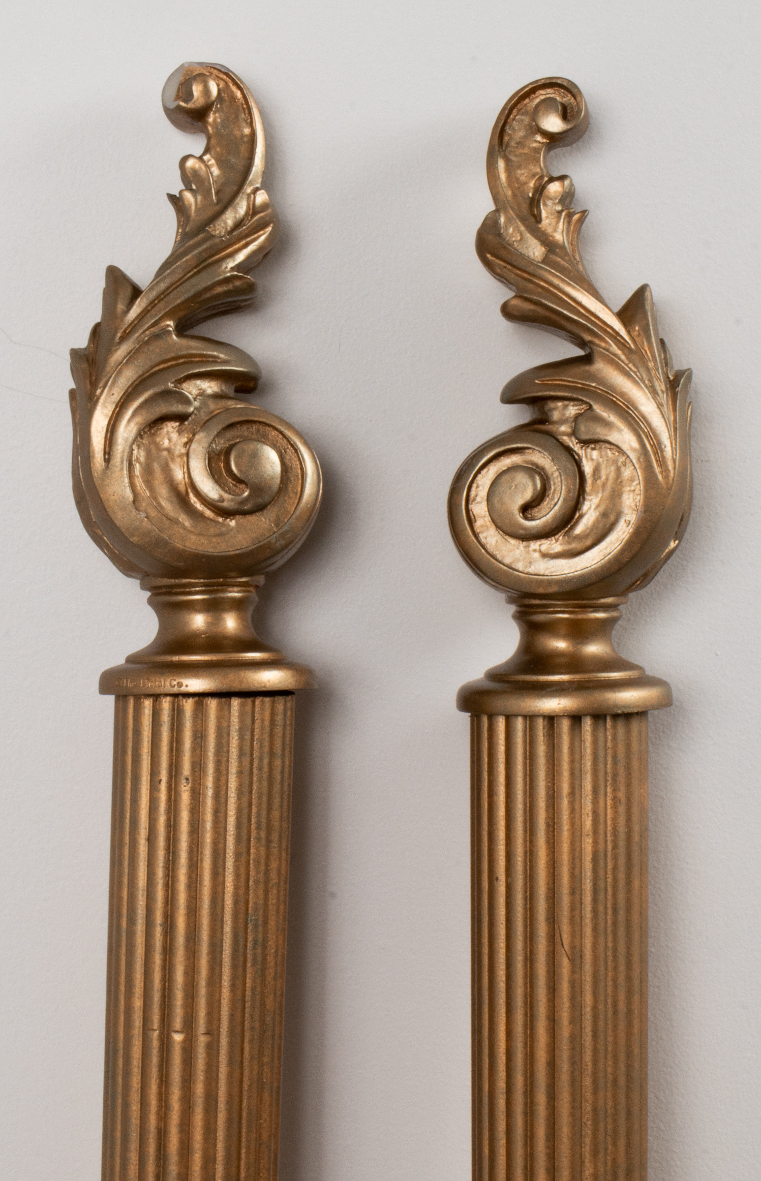THE FINIAL CO. GILT DRAPERY ROD W