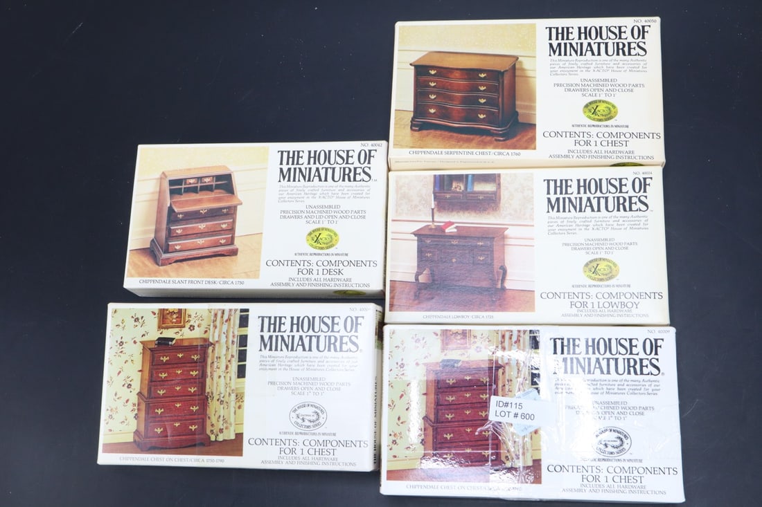 THE HOUSE OF MINIATURES DOLLHOUSE