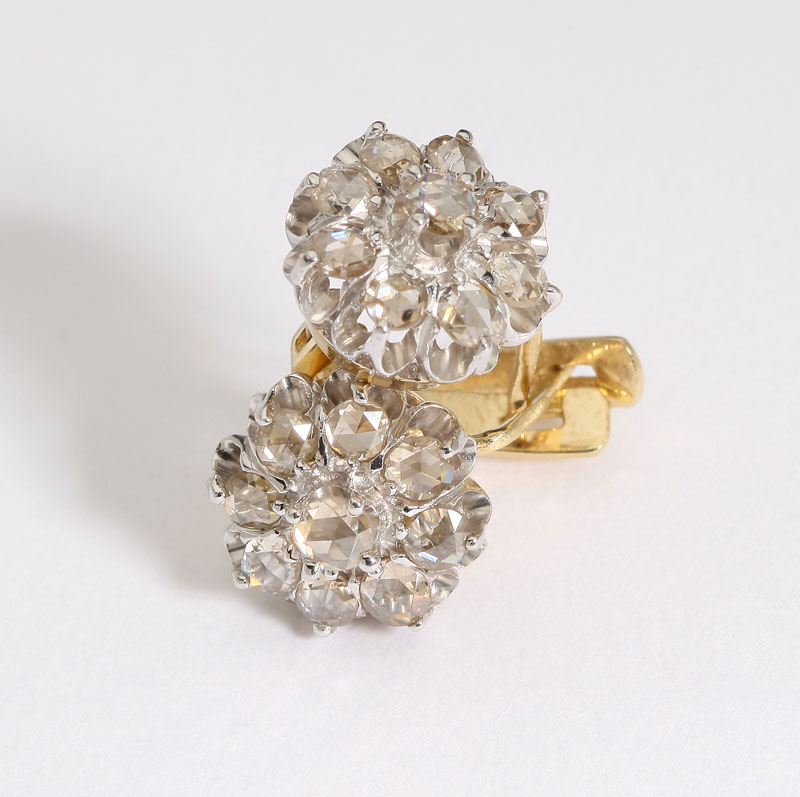 The lever-back earrings set with 18