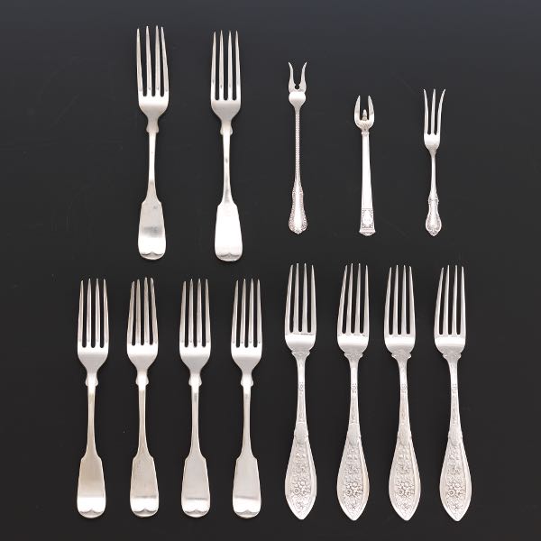 THIRTEEN ASSORTED STERLING SILVER