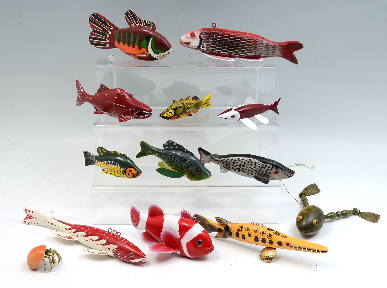 THIRTEEN PIECE FISH DECOY LOT: To